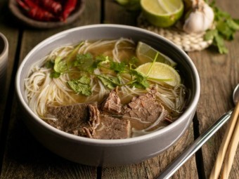 Суп Фо Бо (говяжий бульон с пряностями)