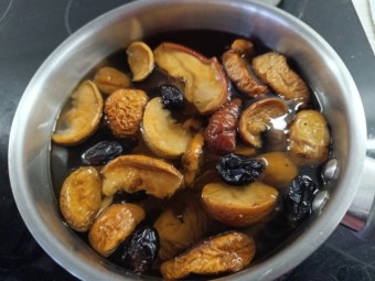 Компот из сухофруктов с шиповником