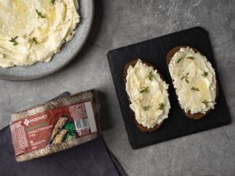 Хлеб со взбитым сырным маслом