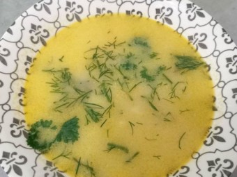 Сырный суп с копченой колбасой