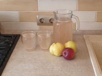 Компот из айвы и яблок