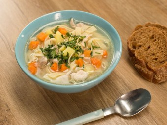 Суп лапша с курицей