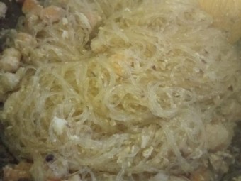 Паста с креветками и орехом