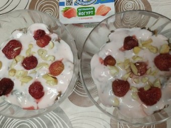 Бананово-клубничный трайфл