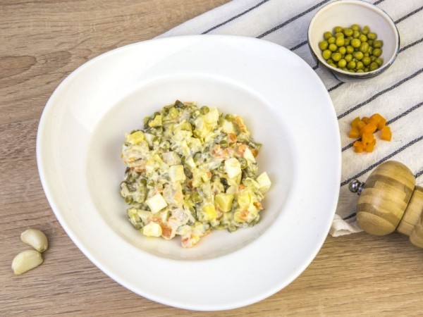 Салат «Столичный» с курицей