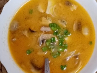 Суп а-ля Том Ям на кокосовом молоке с шампиньонами