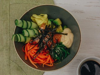 Поке с курицей терияки