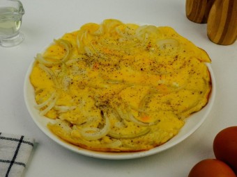 Омлет с луком