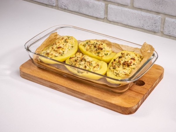 Запеченный картофель, фаршированный сыром фета