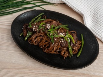 Соба с говядиной и стручковой фасолью