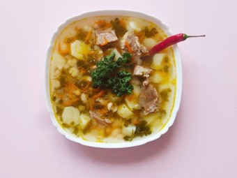 Украинский фасолевый суп со свининой