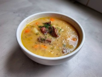 Гороховый суп с говядиной на кости