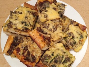 Пирог с солеными грибами