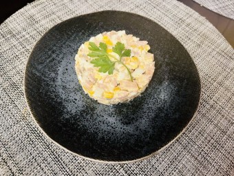 Салат «Вкусно-быстро» с куриным окорочком