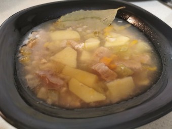 Суп со свининой и солеными огурчиками