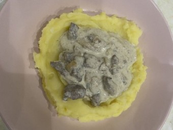 Говяжья печень с картофельным пюре