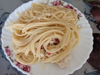 Спагетти с курицей в сливочном соусе