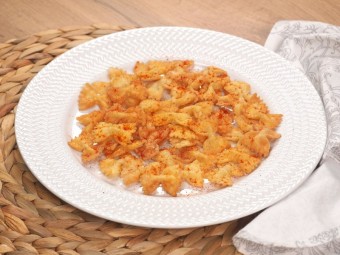 Чипсы из макарон с паприкой
