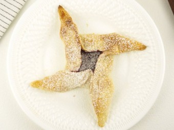 Слойки с вишневым джемом