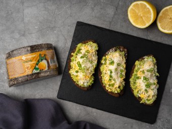 Тост с яйцом и авокадо