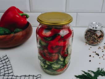Маринованные огурцы с овощами на зиму