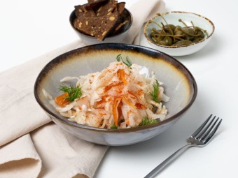 Салат с курицей и квашеной капустой