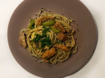 Сытный вок с индейкой