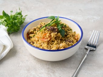 Пшенная каша с тушенкой