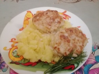 Сочные котлеты из куриной грудки и свиного сала