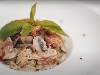 Домашние фетучини в сливочно-грибном соусе