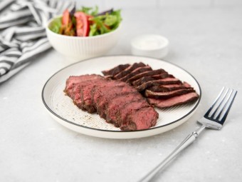 Бифштекс из говядины на сковороде