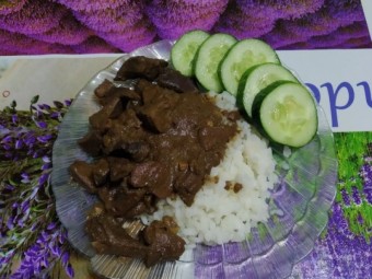 Печень кабана жаренная с луком на сковороде