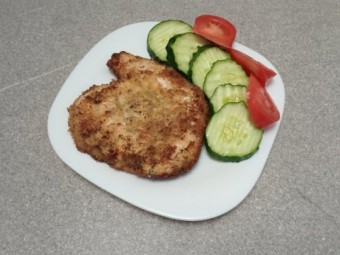 Отбивные из филе индейки в сухарях