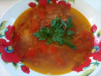 Сытный суп с говяжьей тушенкой