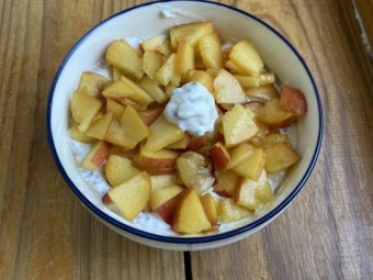 Творожный пудинг с семенами чиа и фруктами