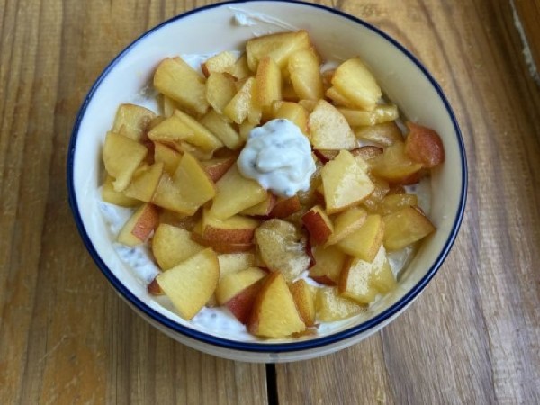 Творожный пудинг с семенами чиа и фруктами