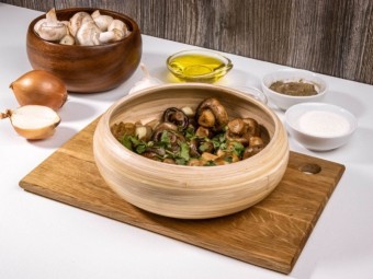 Шампиньоны, жаренные с луком