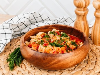 Курица тушёная с овощами