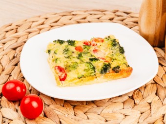 Омлет с брокколи, запеченный в духовке
