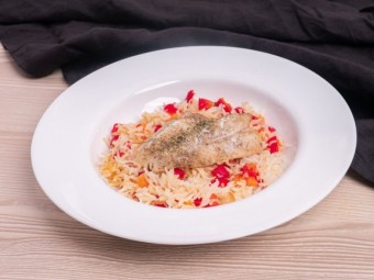 Рис басмати с овощами и окунем