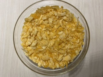 Салат «Парус» с копченой крицей, кукурузой и чипсами