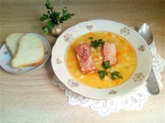 Гороховый суп с копчеными ребрами