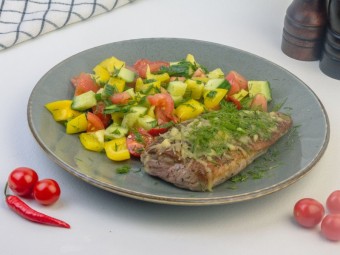 Стейк из свинины с сыром