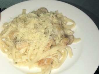 Паста с креветками и грибами