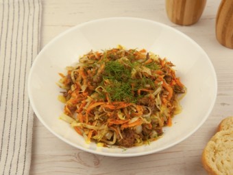 Солянка из капусты с тушенкой