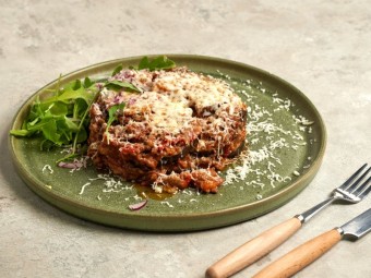 Мусака с баклажаном и бараньим фаршем