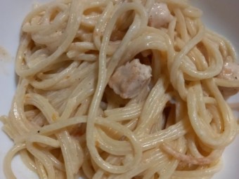Спагетти с курицей в сливочном соусе