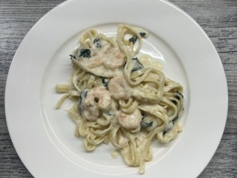 Паста с креветками и шпинатом