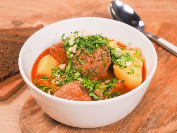 Шурпа из говядины с томатной пастой