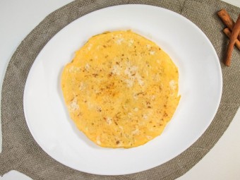 Яичный сэндвич с жареными бананами